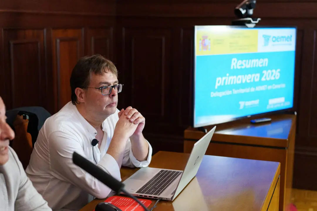 El director del Centro Meteorol&oacute;gico de la Agencia Espa&ntilde;ola de Meteorolog&iacute;a en Santa Cruz de Tenerife, V&iacute;ctor Quintero, ha presentado este martes el balance clim&aacute;tico de la primavera y la predicci&oacute;n estacional para el verano. EFE/Ram&oacute;n de la Rocha
