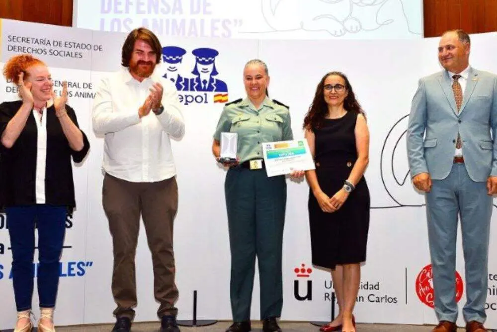 Galard&oacute;n Nacional de Oro a las iniciativas y buenas pr&aacute;cticas en la protecci&oacute;n animal a la sargento del Seprona de la Guardia Civil en Lanzarote, Gloria Moreno
