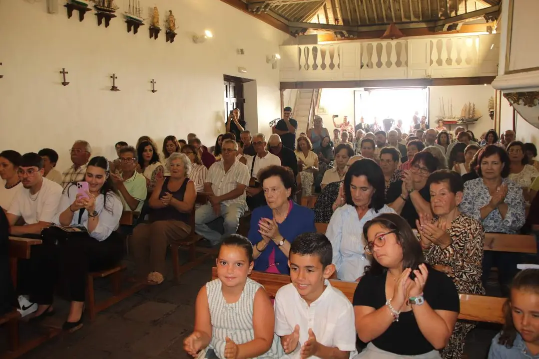 P&uacute;blico en ermita de Fem&eacute;s