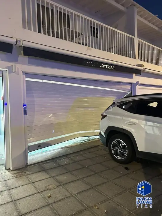 Alunizaje en comercio PC, polic&iacute;a