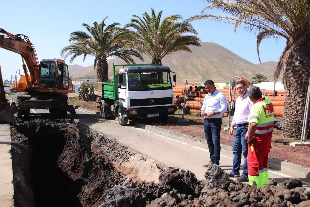 &Oacute;scar Noda visita obras en Uga (1)