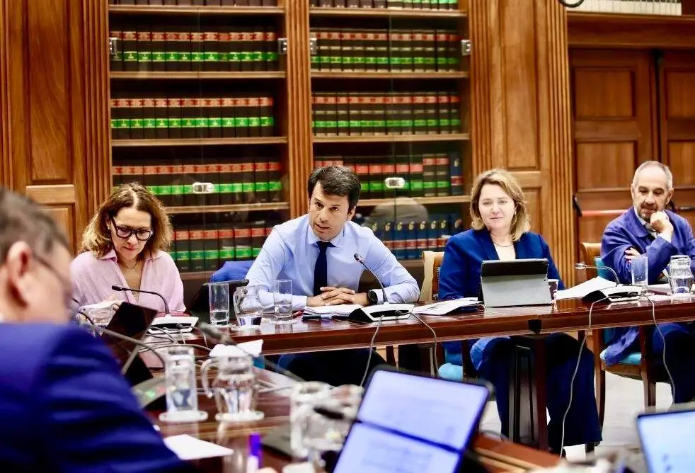 Marcos Bergaz (PSOE) en comisión parlamentaria de Política Territorial y Aguas este lunes 