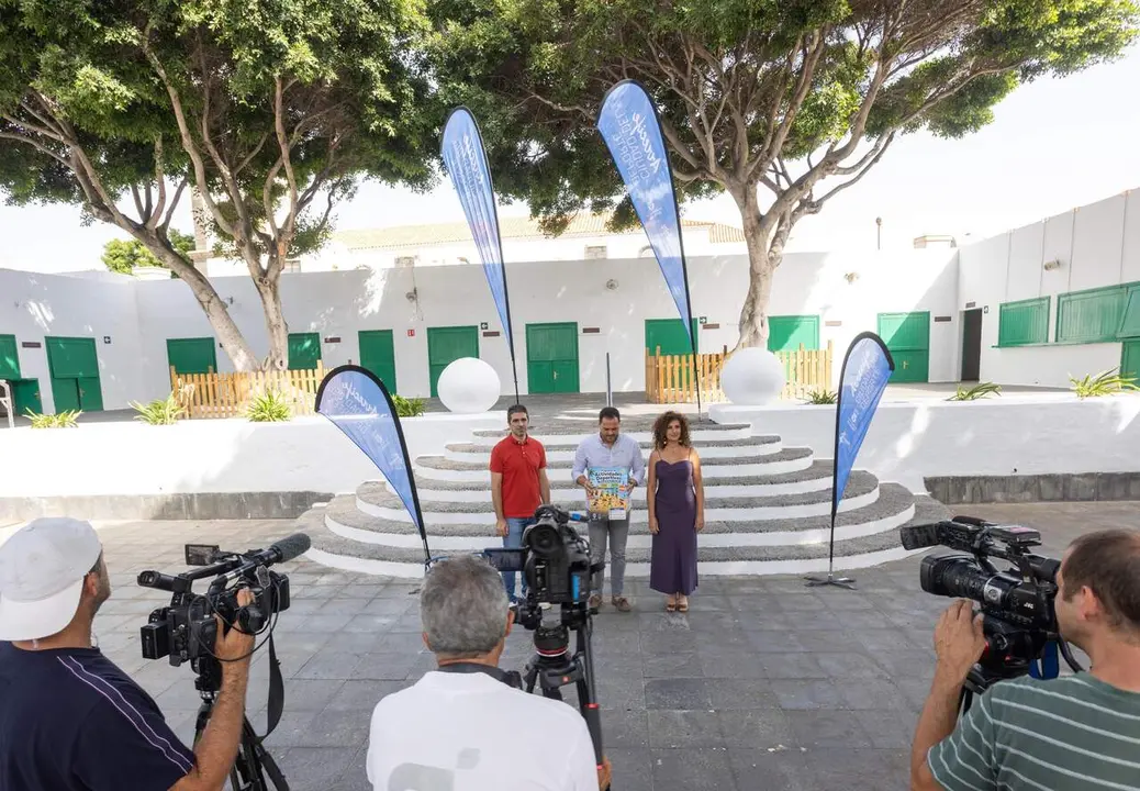 El alcalde Yonathan de Le&oacute;n y la concejala de Deportes, Eli Merino, han presentado hoy en La Recova estos campus l&uacute;dico deportivos durante las vacaciones escolares 