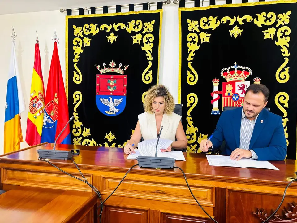 El alcalde de Arrecife, Yonathan de Le&oacute;n, y la portavoz del PP y concejala de Recursos Humanos, Eli Merino, tienen ya en marcha la mayor oferta p&uacute;blica de empleo en la historia del Ayuntamiento de Arrecife 