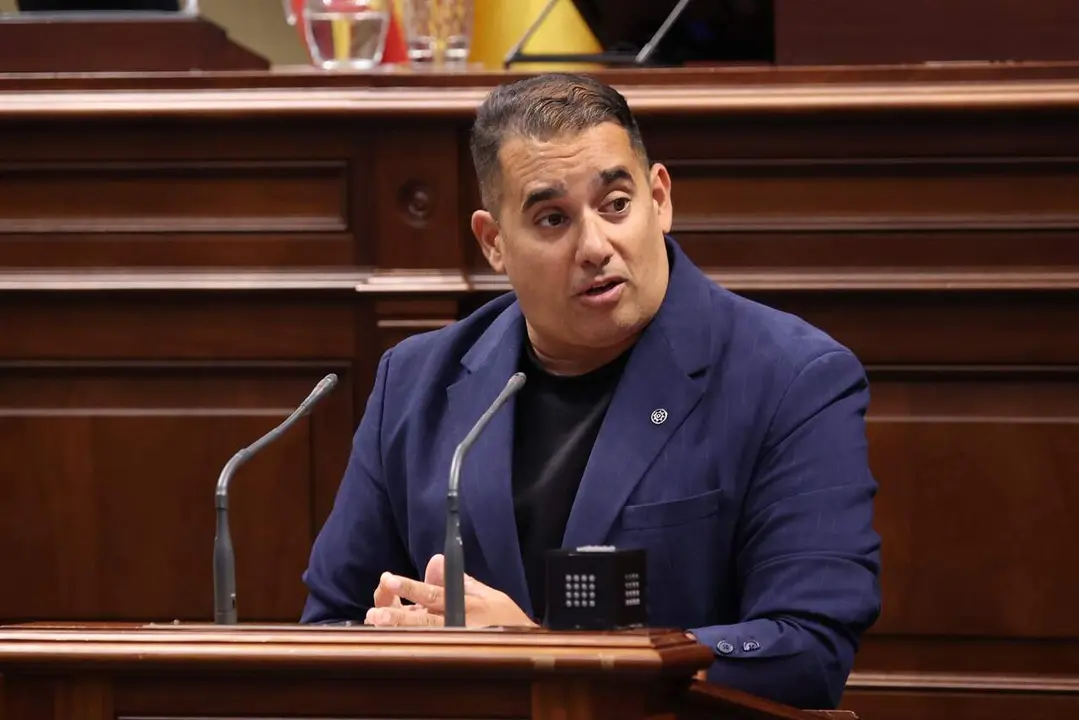 Caraballo interviene en el pleno del Parlamento de Canarias