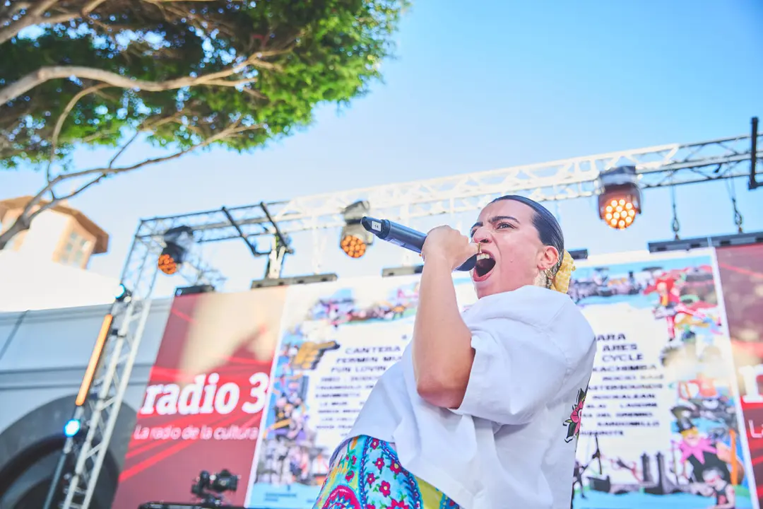 (AVANCE) AEV Radio 3 by _danicabe 28