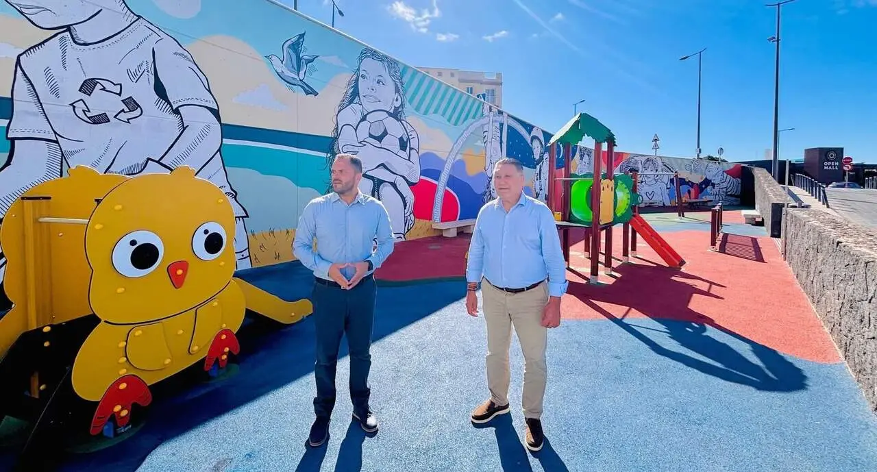La empresa adjudicataria inicia este verano el montaje de los sistemas de sombra en los parques infantiles de Arrecife con una inversi&oacute;n cercana al mill&oacute;n de euros aportados por el Ayuntamiento