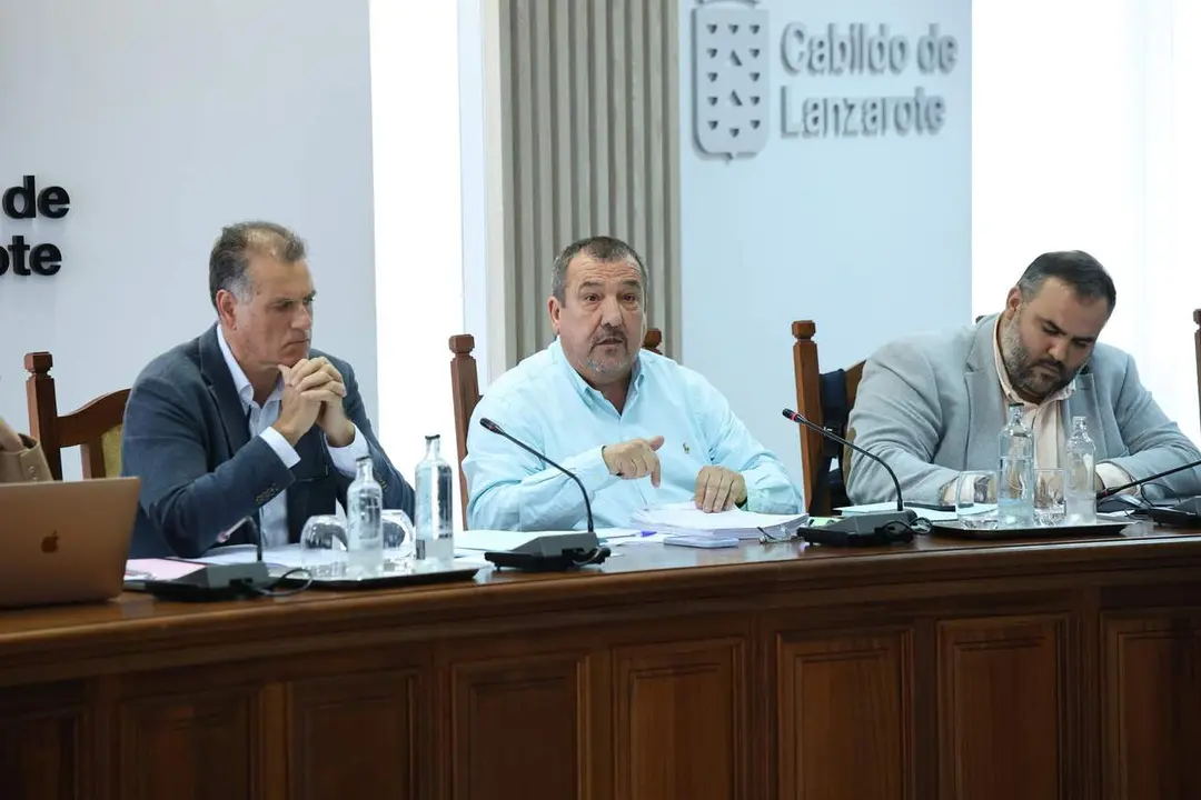 Miguel Angel Jimenez, consejero de Transporte del Cabildo de Lanzarote durante el pleno