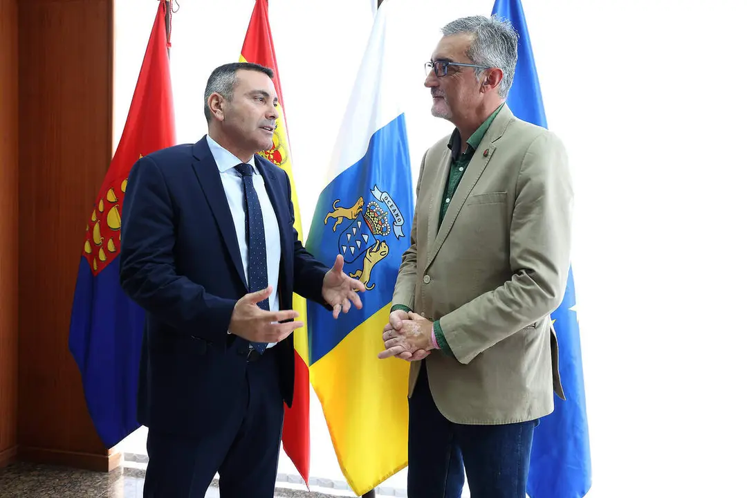 Oswaldo Betancort junto a Marci Acu&ntilde;a (1)