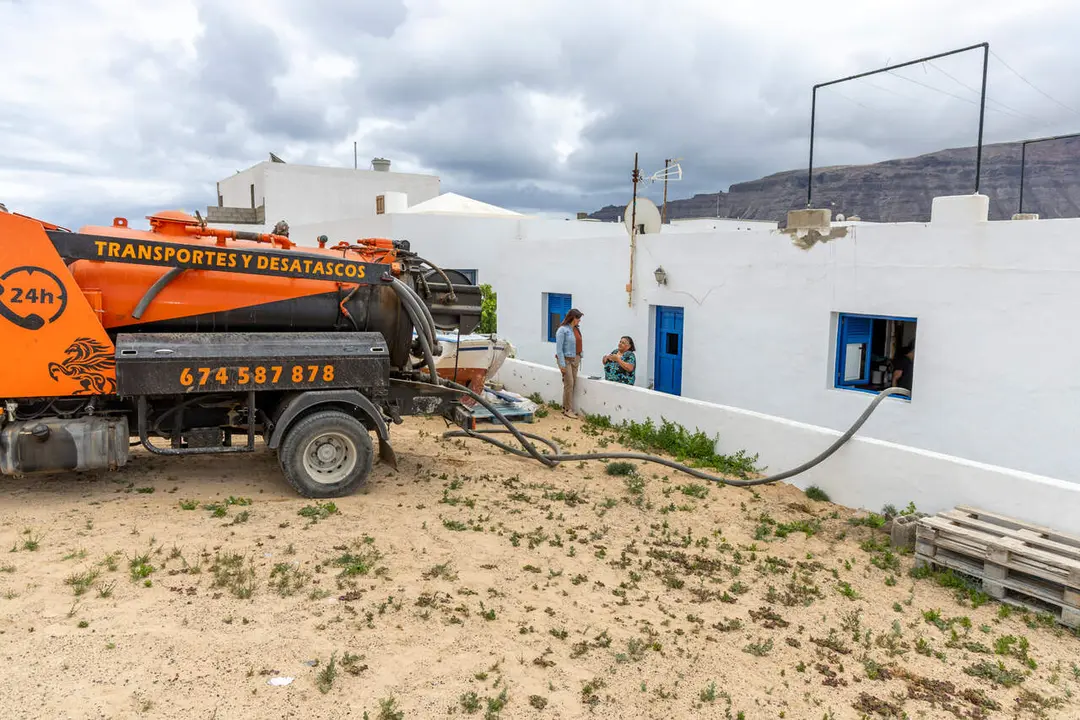 Vaciado de Pozos Negros La Graciosa (3)