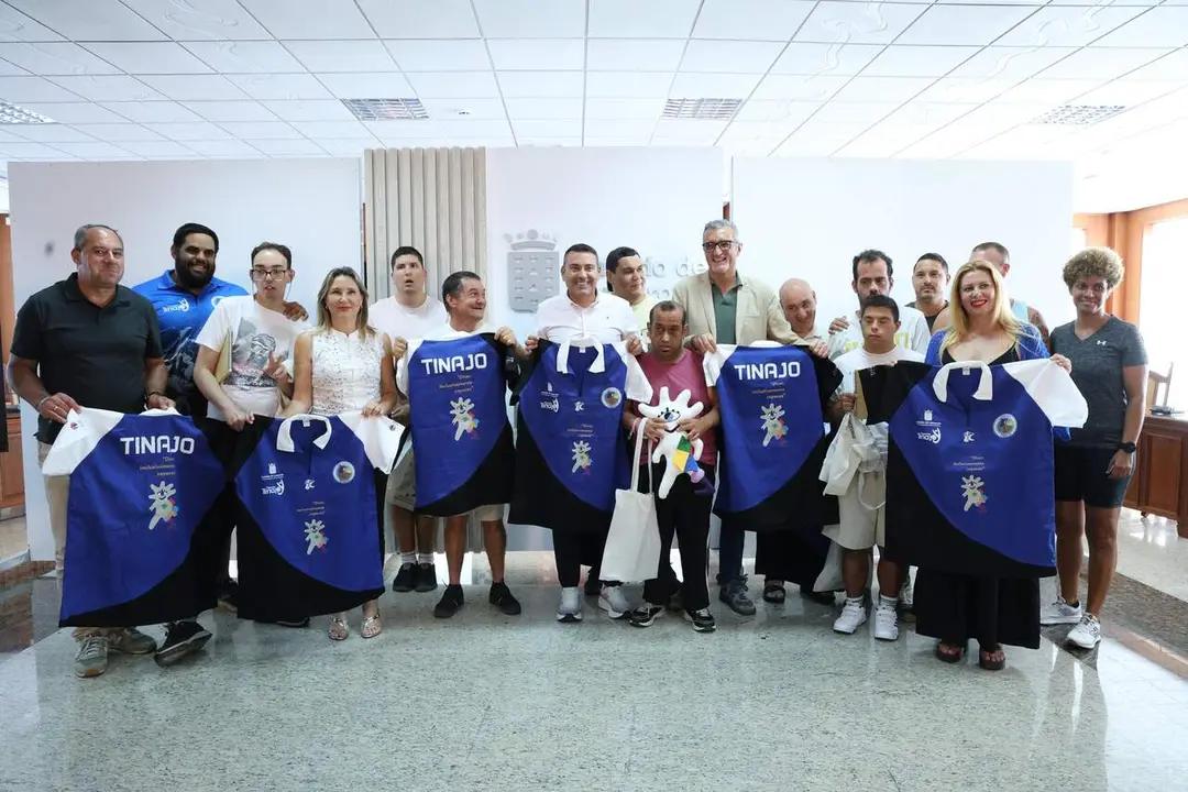 PRESENTACI&Oacute;N  EQUIPO INCLUSIVO LUCHA CANARIA  (3)