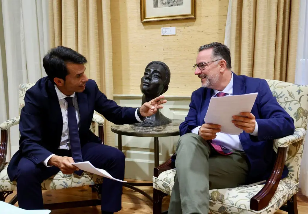 Marcos Bergaz (PSOE) junto al consejero de educación Poli Suárez (PP) en el Parlamento de Canarias  (1)