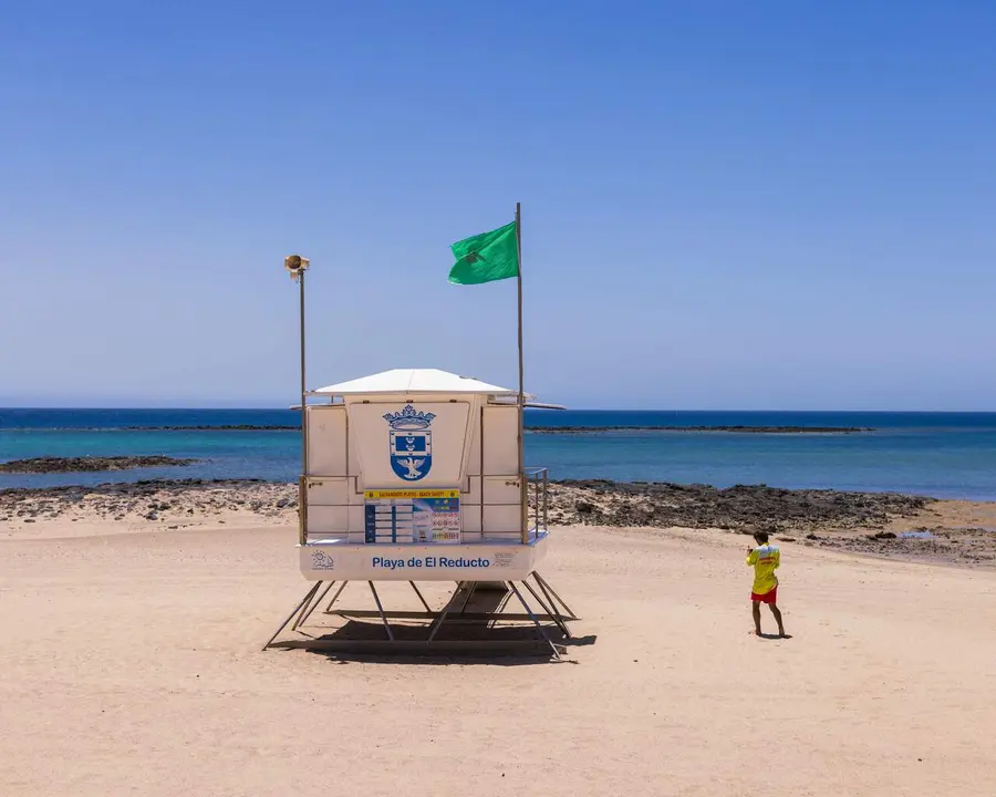 Playa de El Reducto hoy. Sanidad confirma la buena calidad de las aguas y apta para el ba&ntilde;o