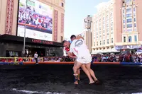 Luchadores en Plaza Callao