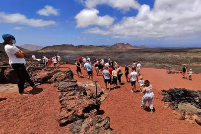 Turistas en Las Montañas del Fuego.