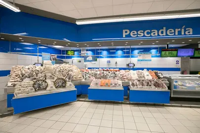 Sección de pescadería de un establecimiento Hiperdino