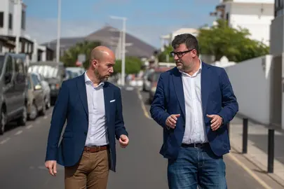 Alcalde y concejal de obras de San Bartolomé