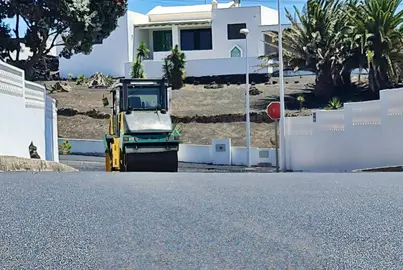 Obras de asfalto en San Bartolomé