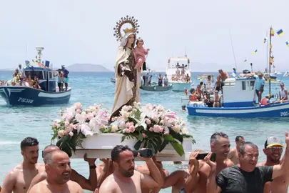 Procesión marítima de la Virgen del Carmen en Playa Blanca