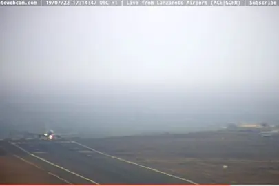 Momento del aterrizaje del avión de Condor (Lanzarotewebcam)