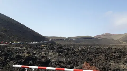 Colas en el Parque Nacional de Timanfaya.