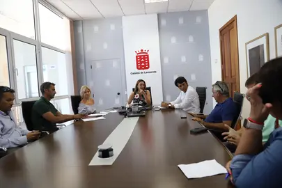 <p>Reunión en el Cabildo con&nbsp;representantes de la Cooperativa de Transportistas de Lanzarote</p>

<p>&nbsp;</p>
