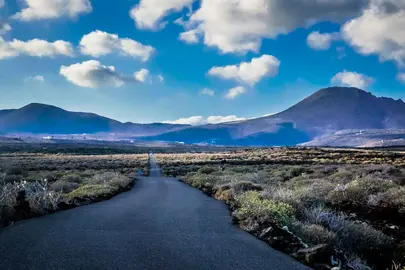 Se modifica el sentido de la LZ-205 de acceso a la Cueva de los Verdes