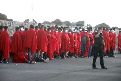 Personas migrantes llegadas a la isla (FOTO: José Luis Carrasco)