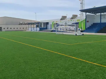 Campo de fútbol de Playa Honda con nuevo césped