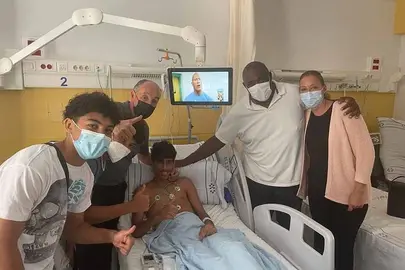 El joven futbolista se recupera en planta