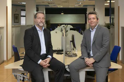 Juan Flores, director territorial de Telefónica España en Canarias, y Eduardo Prieto, director de IT de HiperDino