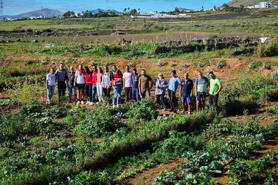 CD Magec Tías planta árboles con Conecta Tías