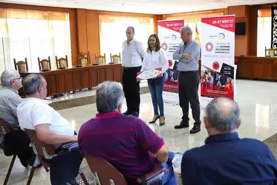 <p>&nbsp;El Festival de Cocinas Volcánicas entrega el dinero recaudado a los clubes deportivos de Tías</p>
