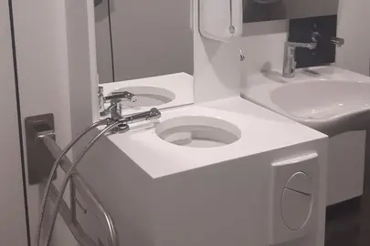 Baño para personas ostomizadas