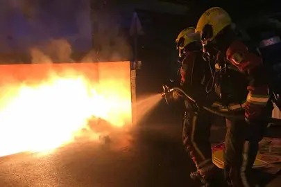 Los bomberos sofocan los incendios en Tinajo