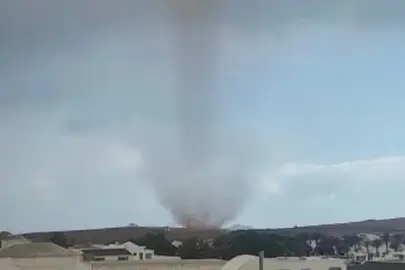 Formación de un enorme remolino de viento
