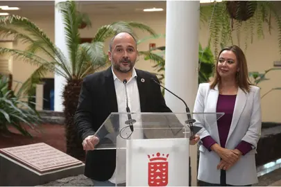 José Antonio Valbuena junto a Dolores Corujo