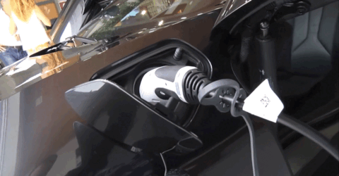 Cargador de un coche eléctrico