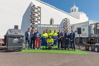 Presentación de vehículos y contenedores de recogida de residuos en Tinajo