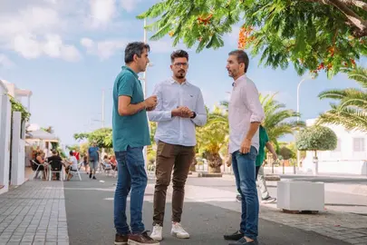 <p>Candidato a la Alcaldía, Jeziel Martín, junto a los concejales del PP, Lorenzo Reyes y Sergio Tejera. </p>