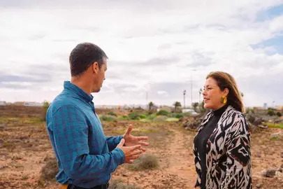 <p>Alcaldesa Astrid Pérez y el concejal Eduarno Placeres</p>