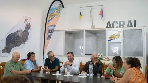 Candidatos del PP con representantes de los autocaravanistas