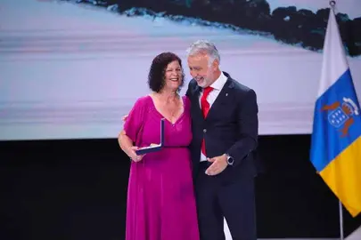 Entrega Medalla de Oro de Canarias a Los Buches y Las Revoltosas