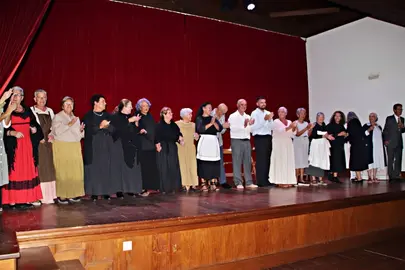 Mayores en el teatro de Yaiza