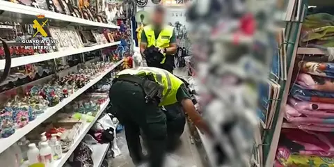 <p>Intervenidos más de 4.400 artículos de prendas falsificadas en Lanzarote</p>
