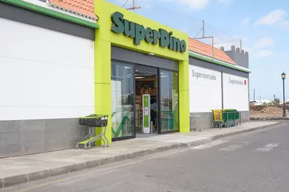Fachada de SuperDino Lajares.