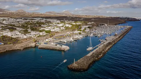 Puerto Calero, el primer puerto deportivo de Lanzarote. Foto James Mitchell.
