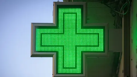 Cartel identificativo de una farmacia.