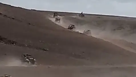 Buggies por caminos de Yaiza, en una imagen de archivo