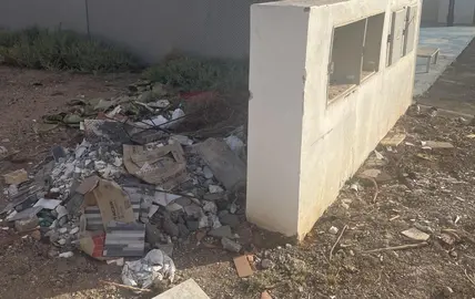 Vertido de escombros.